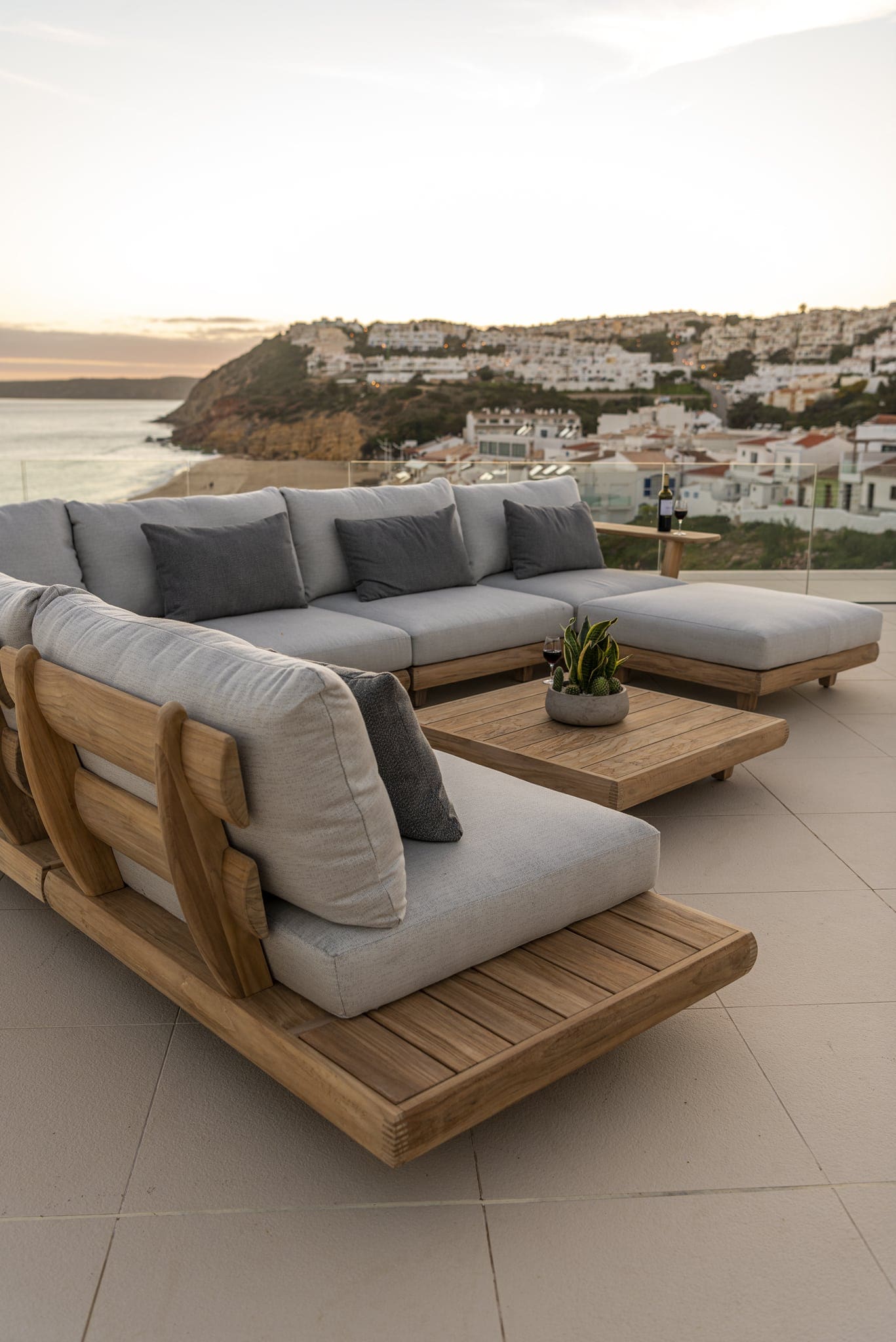 Sorrento 6 pce Modern Sectional